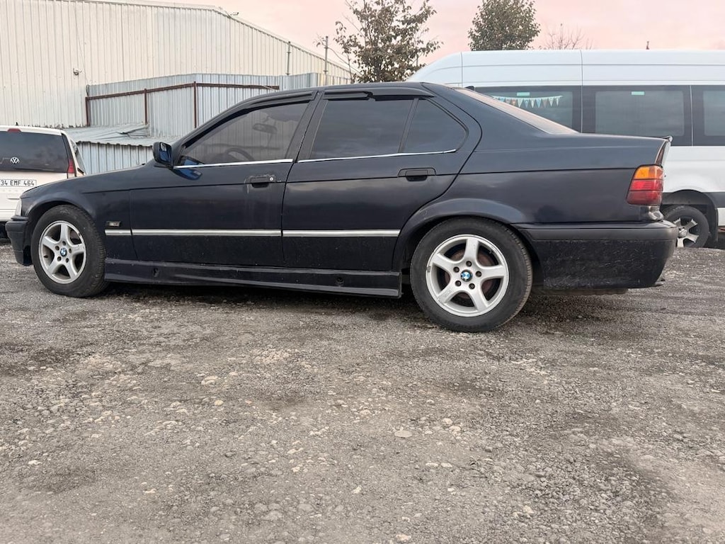 BMW 318 is 1994 model - 10
