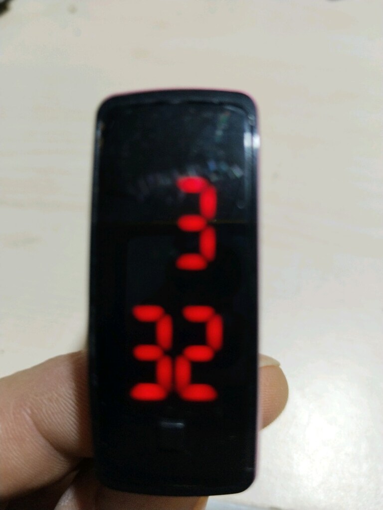 TEMİZ SİLİKON KORDONLU DİJİTAL SAAT - 2