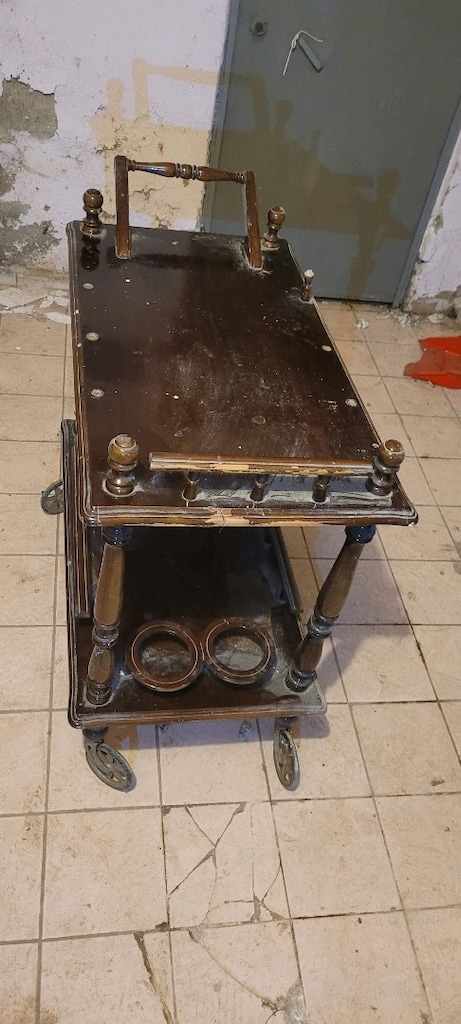 Eski ahşap servis arabası bakım gerekli - 2