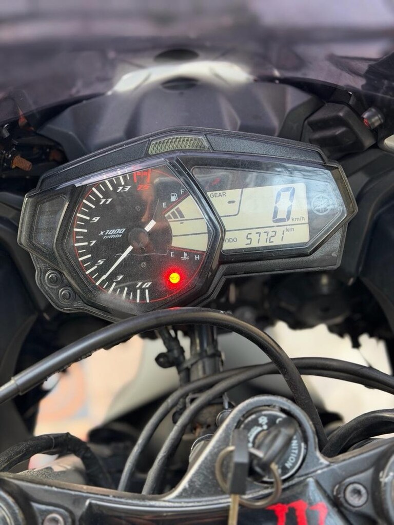 Yamaha YzfR25 - 7