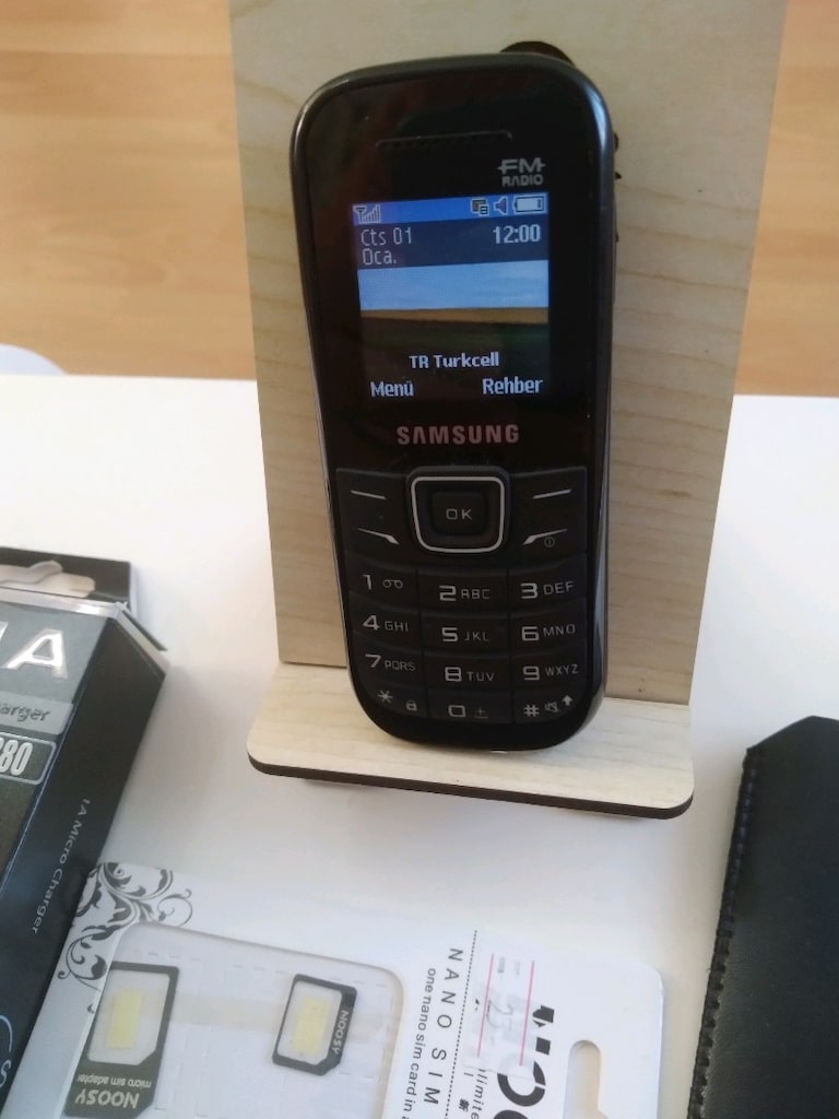 Samsung asker ve yaşlı telefonu fm ve radyolu..ışıklı ..1205 Samsung - 3