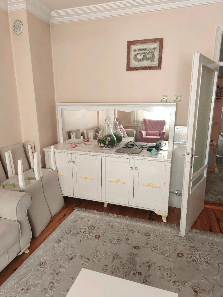 aynalı vitrin saloon