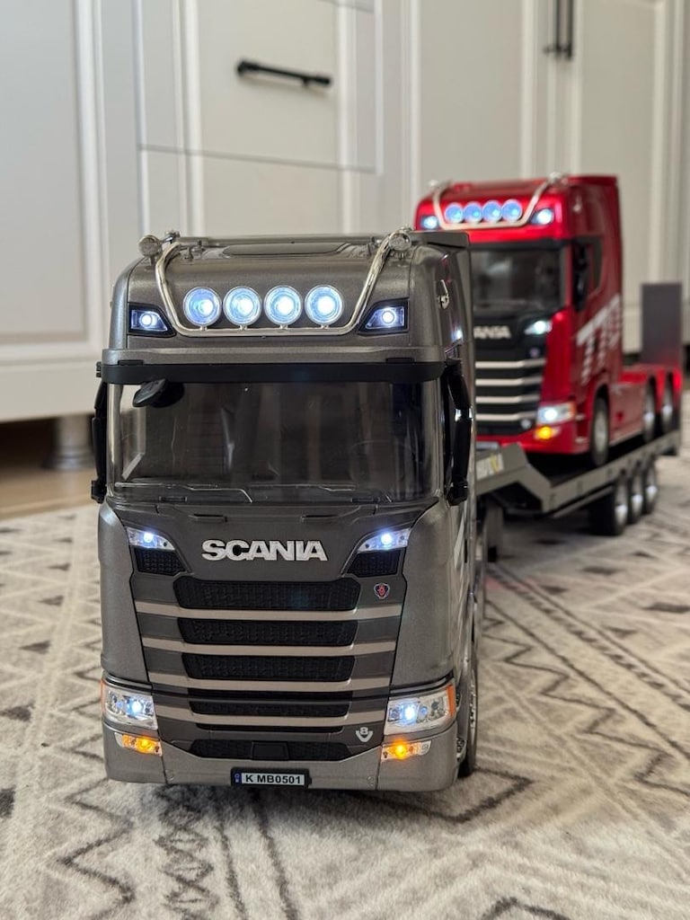 SCANİA DİECAST 1/18 ÖLÇEK KUMANDALI TIR MODELİ