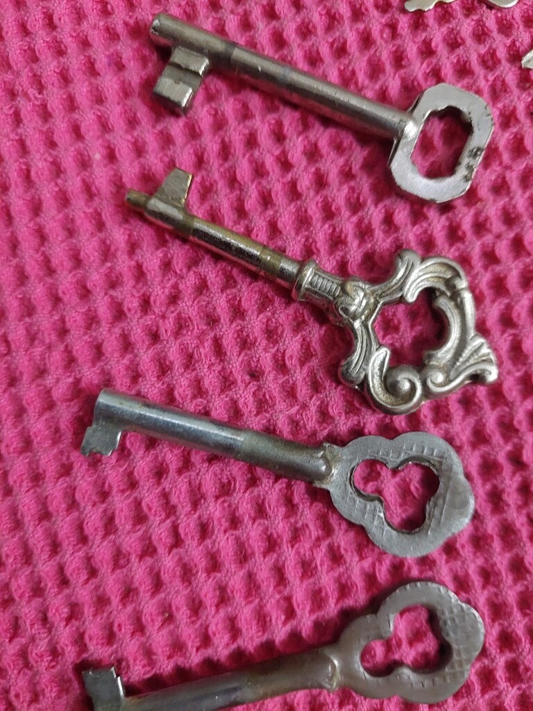 Antika anahtar. Aksesuar niyetine satılık. Hepsinin fiyatıdır - 3
