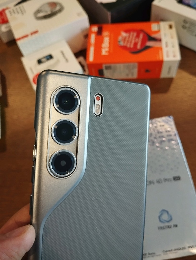 Tecno camon 40 pro 5 g - 5