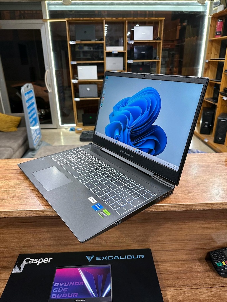 EXCALIBUR Gaming laptop i5 12 nesil 16 GB 512 GB SSD RTX 3050 - 6