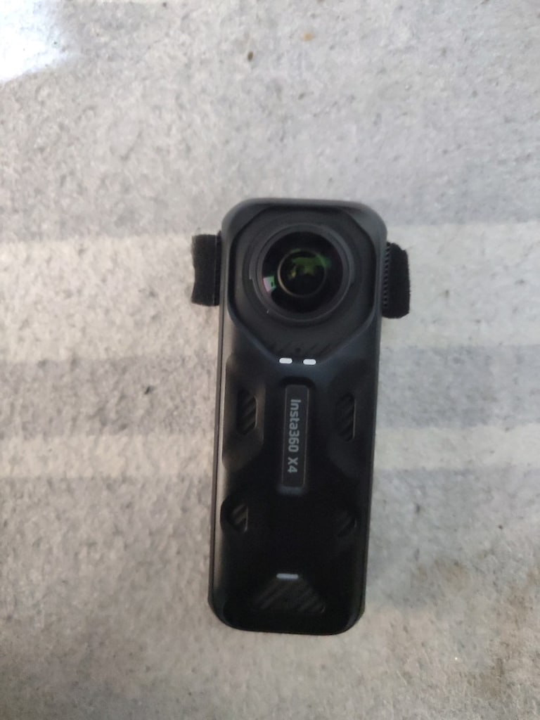 İnsta 360 x4 yanında SD Kart 256 GB - 2