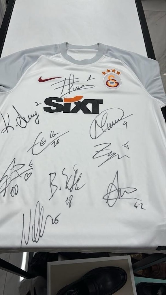 imzalı Galatasaray forma ve osimhen box - 2