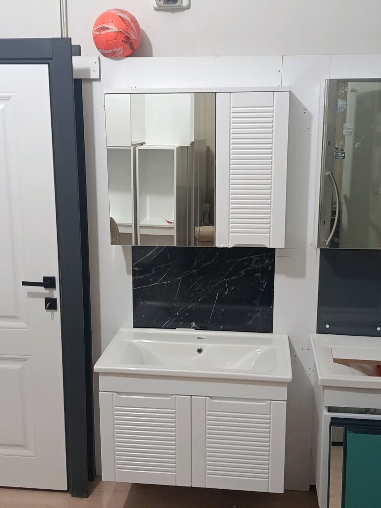 DUVARA ASMALI ULTRA BALON KAPAK BANYO DOLABI SETİ - 3