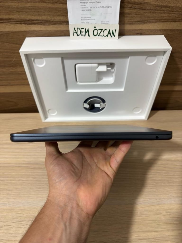 MacBook Air / M5 / 13 inç / 24 GB Ram / 1 TB Ssd - 6