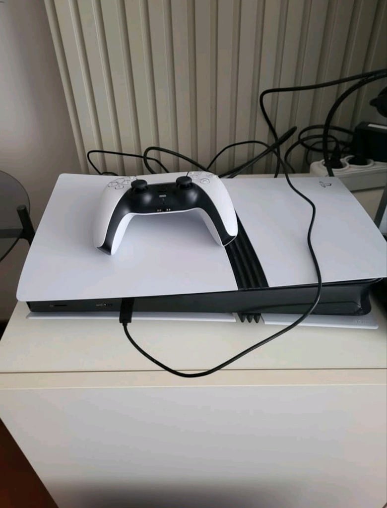 PlayStation 5 pro 2 TB - 4