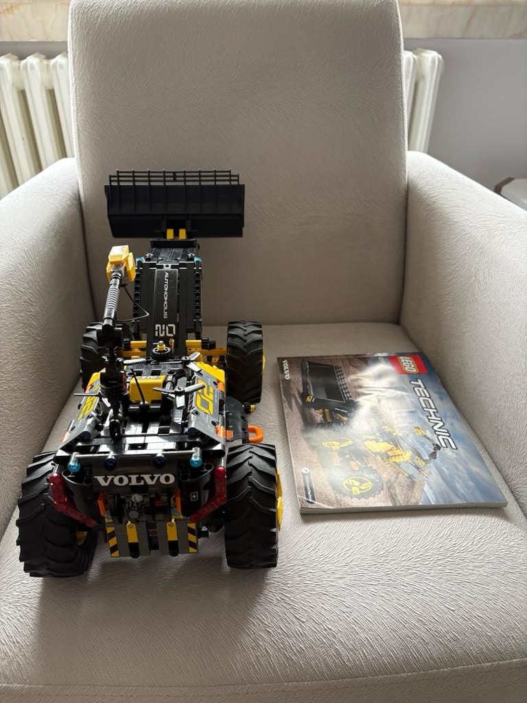 Lego Technic 42081 Volvo Concept Wheel Loader ZEUX - letgo'dan