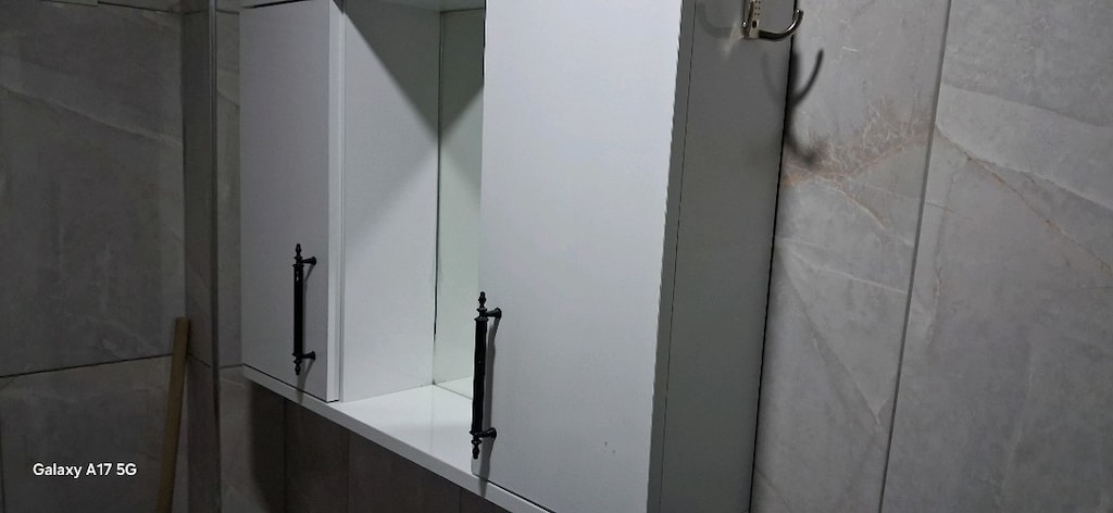Temiz banyo dolabı - 4