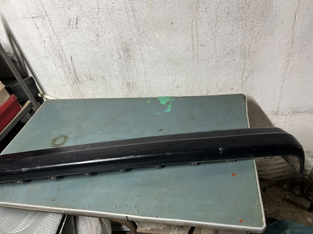 Mercedes W201 (190E / 190D) Orijinal Arka Tampon Bandı / Çıtası - 2