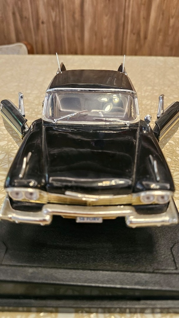 1958 Plymouth Fury Siyah Model Araba – Orijinal Vitrin Ayağıyla 1:18 - 7