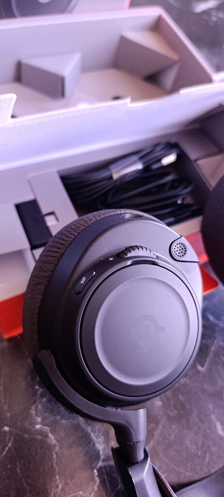 Steelseries Arctis Nova 7 Wireless Gen2 - 4