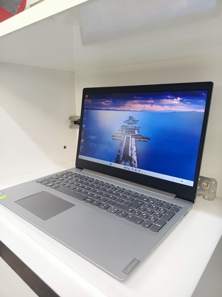 LENOVO İ5 8265U İŞLEMCİ 15.6" İNÇ + 2GB EKRAN KARTI + 8GB RAM LAPTOP - 15