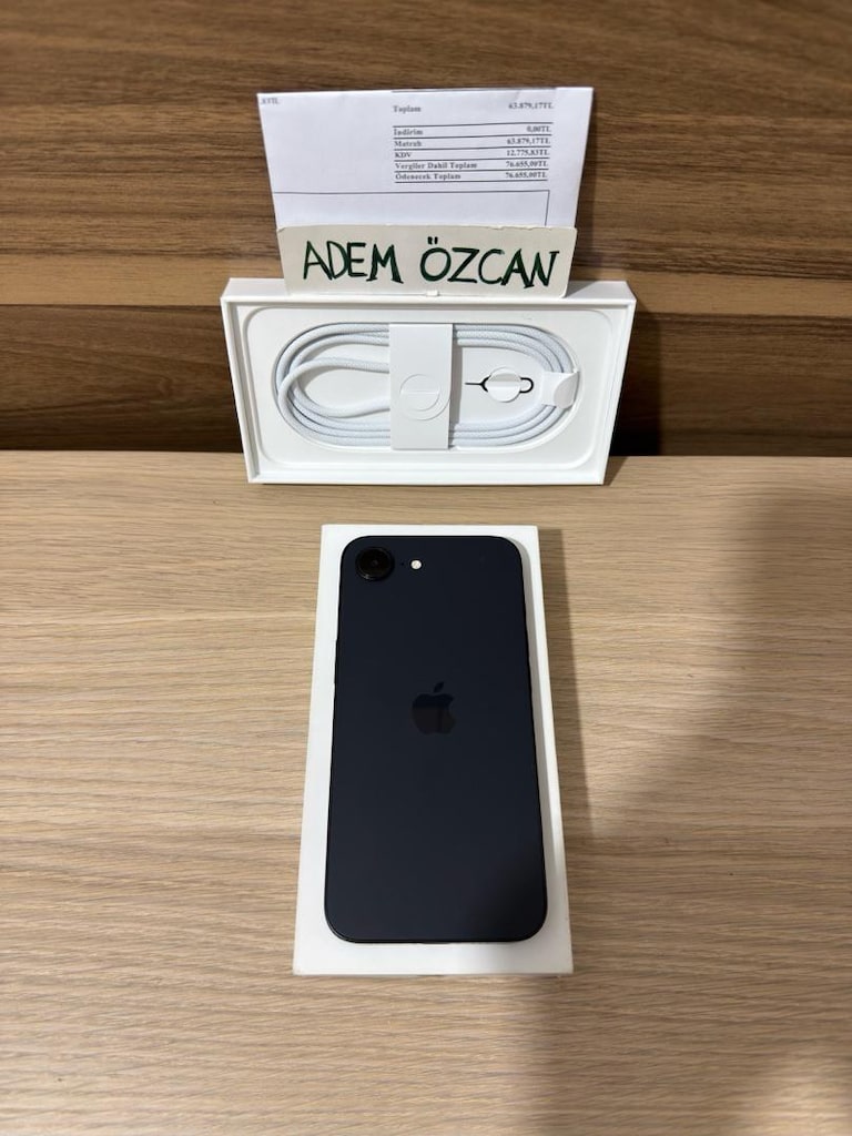 iPhone 16e / 128 GB / Siyah - 5