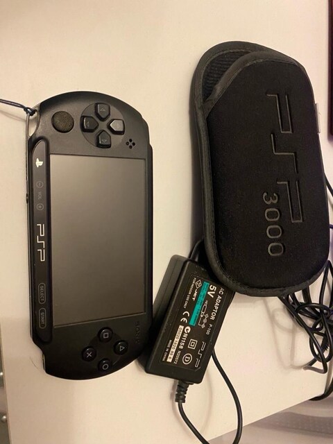 PSP street + KILIF + ŞARJ ADAPTÖRÜ + PES 09