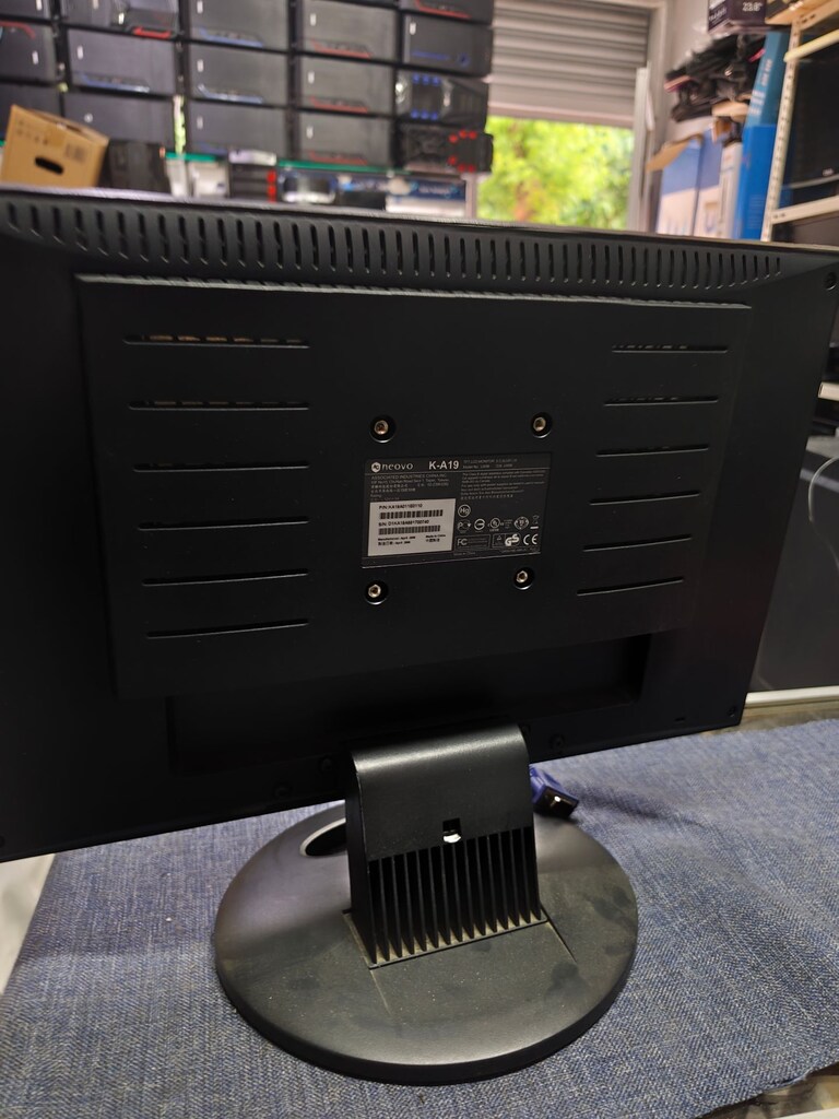 NEOVO K-A19 19*0 EKRAN - 2