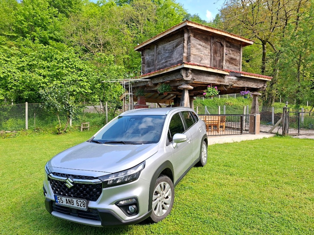 Suzuki S-CROSS
