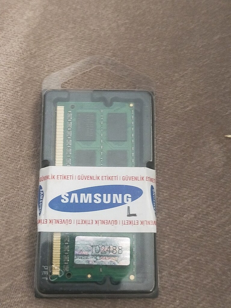 SAMSUNG LAPTOP 8 GB.DDR3 RAM - 3