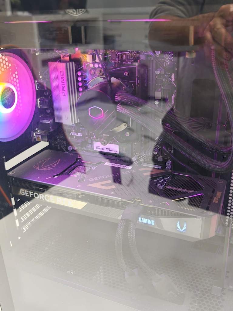 Ryzen 7 7800X3D RTX 5070 Ti 16 GB 16 GB DDR5 RAM 1 TB SSD - 3