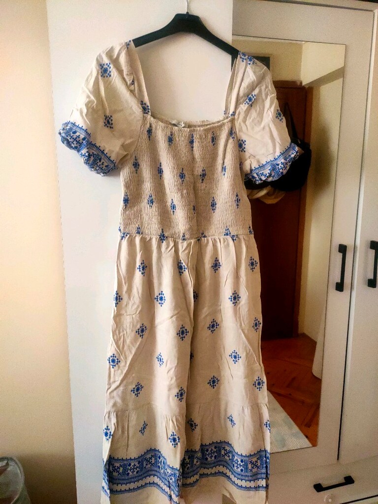 Mavi çiçek desenli elbise