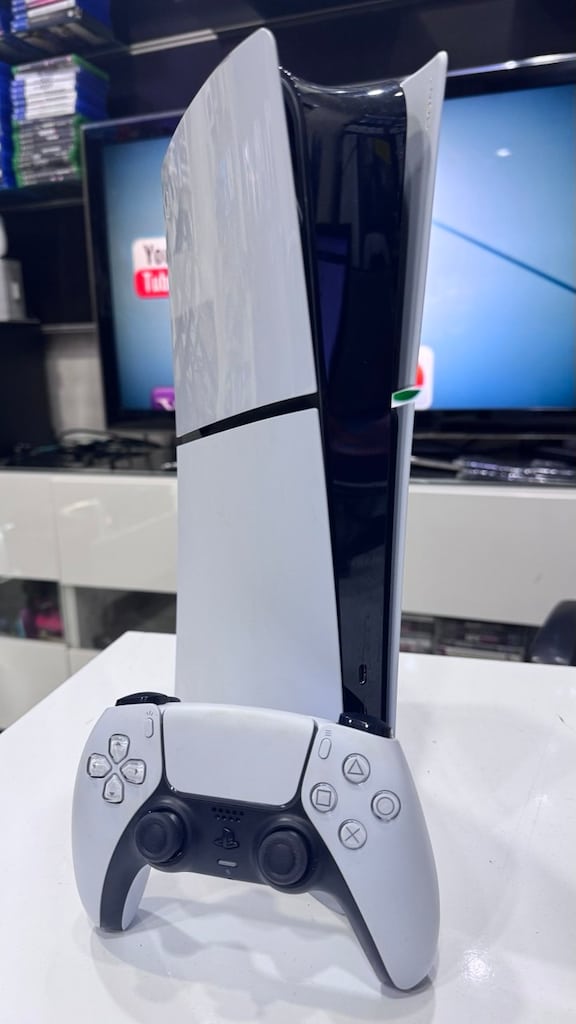 KIRIK PLAYSTATION PS5 SLIM - 1 TB - 2 EL - - 2
