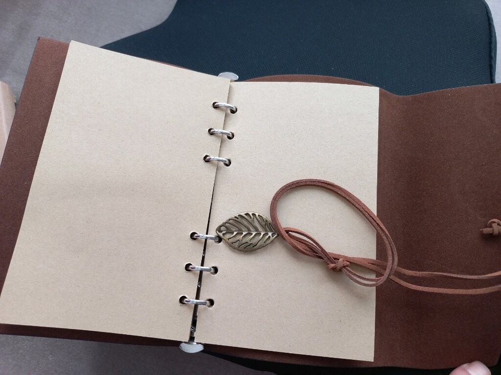 Büyük Yaprak Desenli Deri Defter - 5