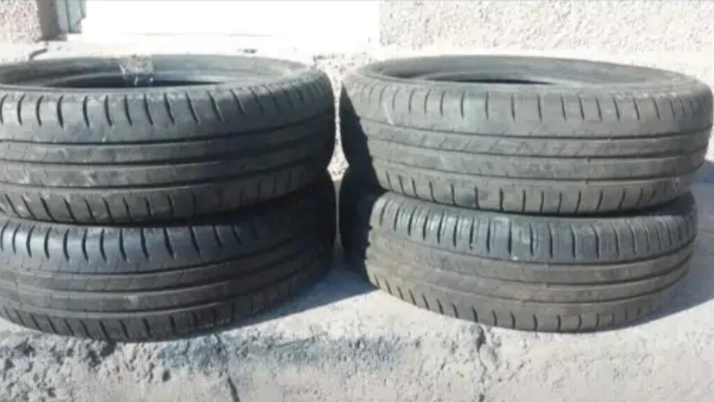 4 adet lastık. - 2