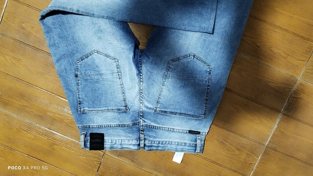 #Zara  jeans pantolon..Bacakta beklemekten az leke oluşmuş. - 5