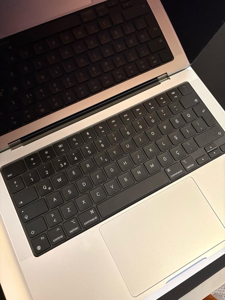 macbook pro m4 - 4