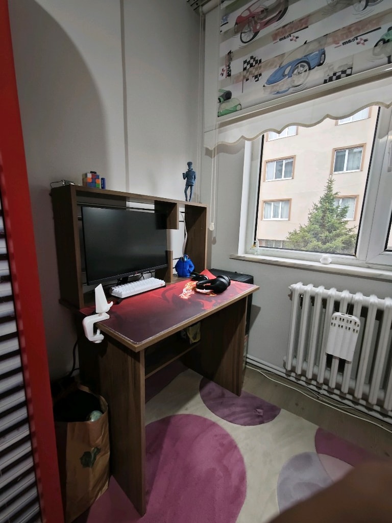Bilgisayar ve çalışma masası - 2
