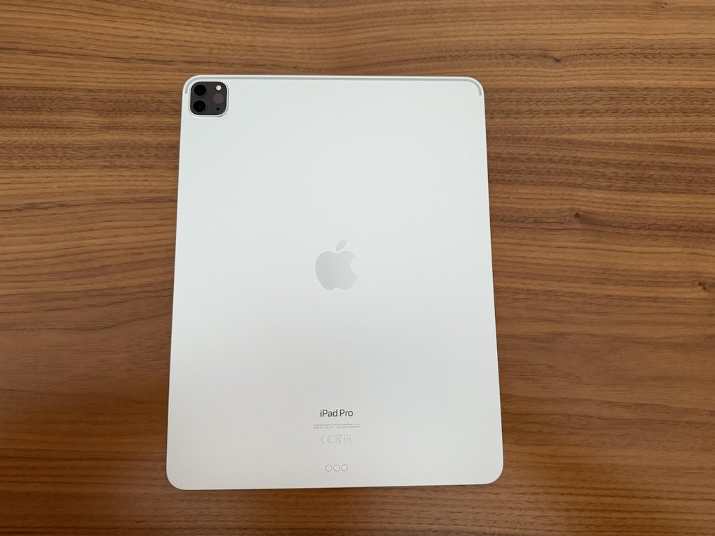iPad Pro 6 - 12.9 inc - 512GB - Apple Pencil - Apple Smart Folio - 4