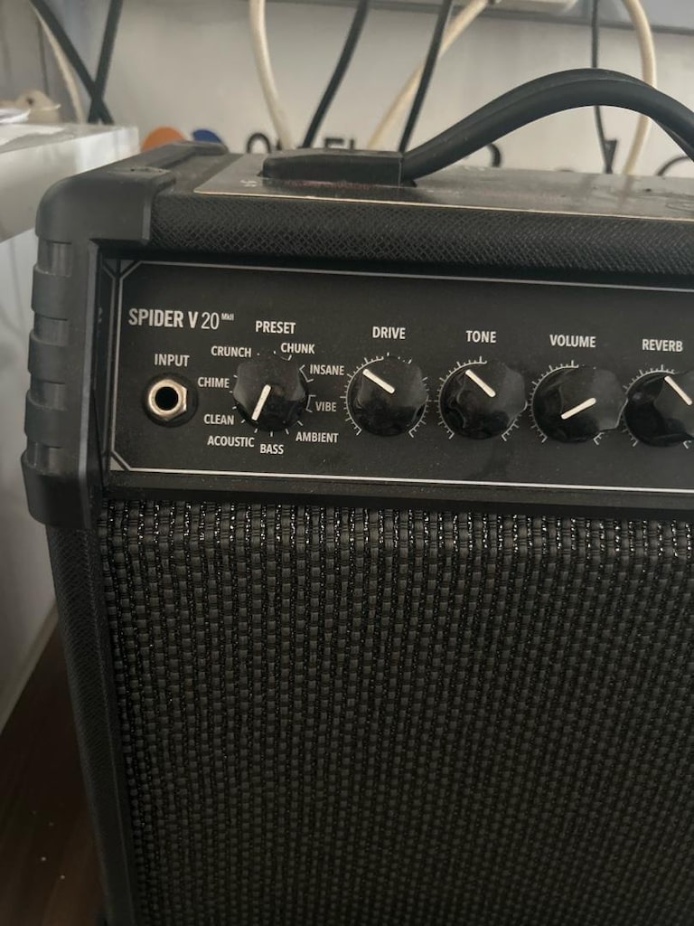 Line 6 Elektro Amfi Spider V20 - 2