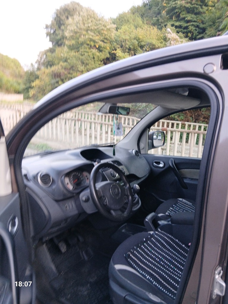 Temiz 2012 model kangoo - 11