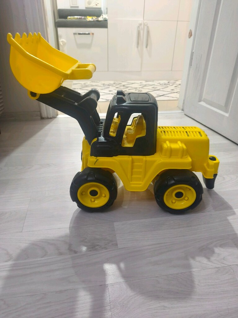 Yeni gibi az kullanılmış çocukların severek oynadığı bir oyuncak - 3