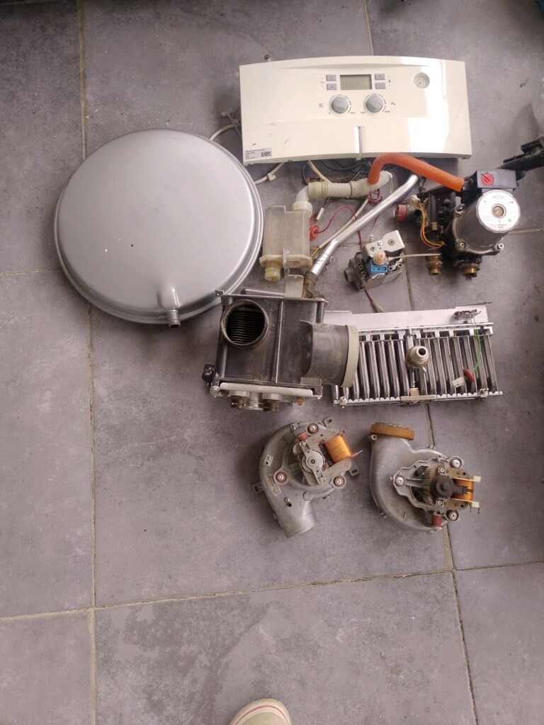 kombi Bosch condence 2000 w yedek parcalari - 2