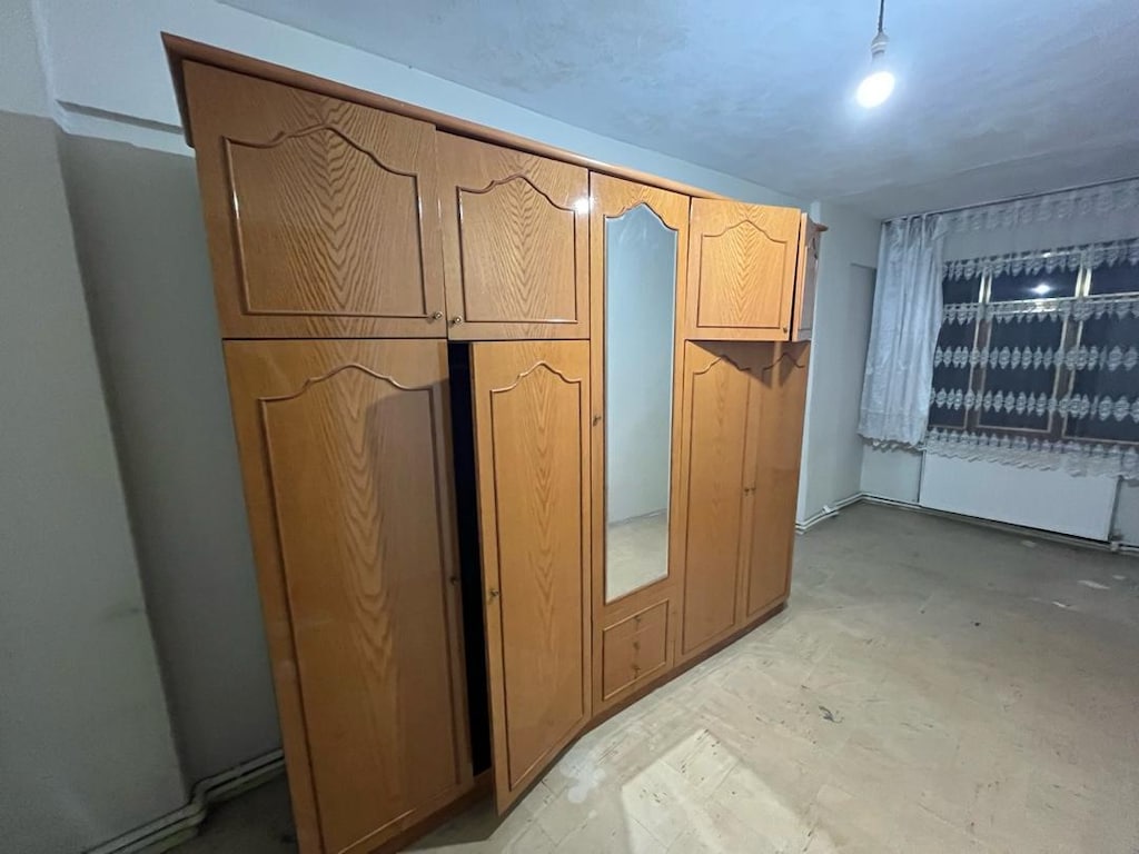 6 Kapaklı Aynalı Gardırop – Geniş ve Temiz Kullanılmış - 2