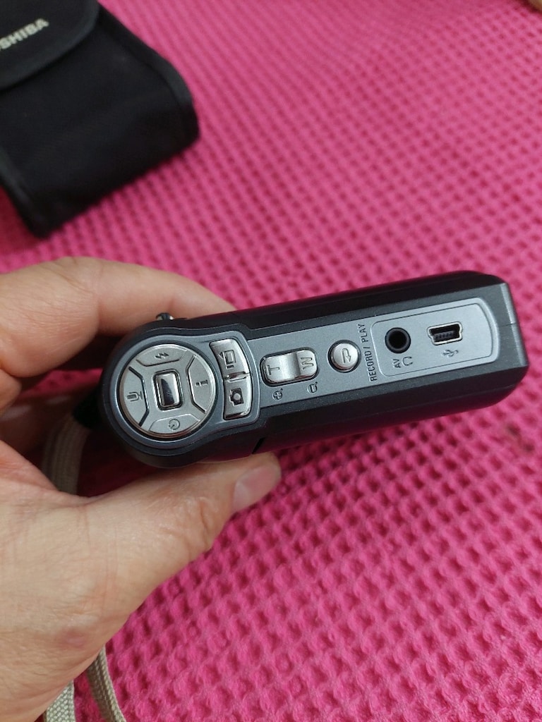 Toshiba dijital fotoğraf makinesi. Ürün arızalı ekran açılmıyor. - 5