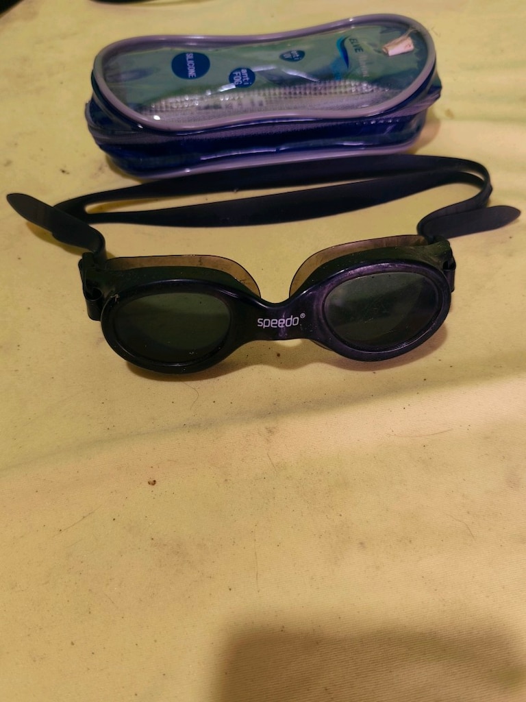 speedo marka yüzücü gözlüğü