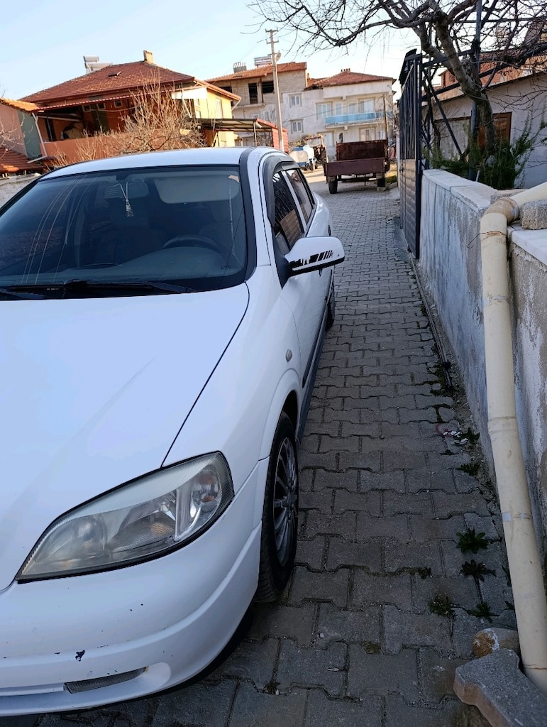 Beyaz Opel - 2