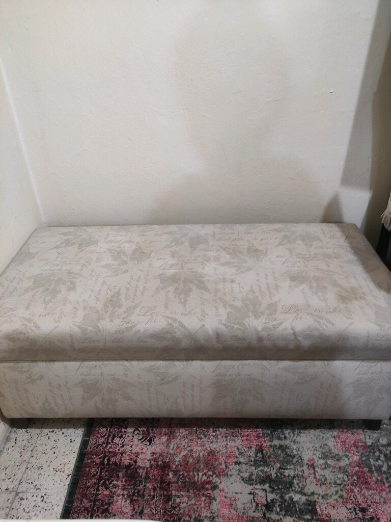Kelebek mobilya puf