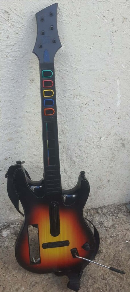 Red Octane 95455805 Sunburst Guitar Hero sadece gitarın kendisi mevcut - 2