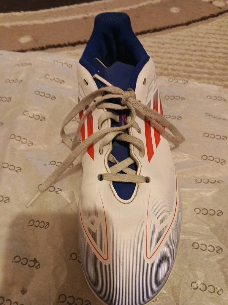 Krampon Adidas F50 modelidir - 3