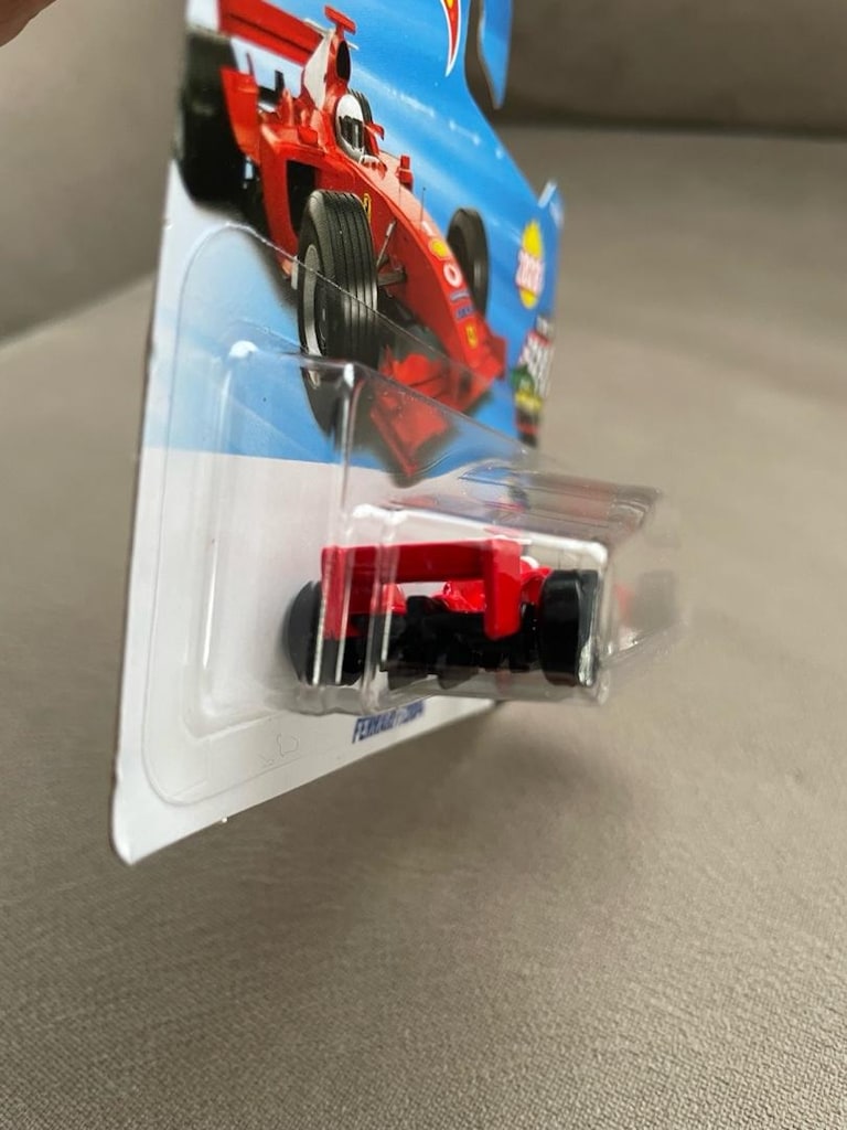Hotwheels Ferrari F2004 - 4