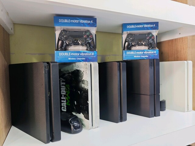 PS4 SLİM KASA ORJİNAL KOL TERTEMİZ SORUNSUZ CİHAZLAR