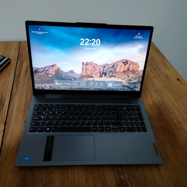 Tertemiz Lenovo bilgisayar