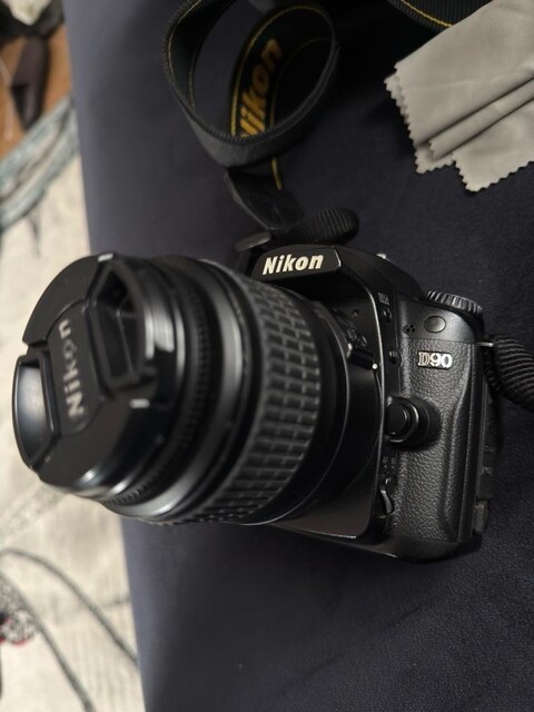 Nikon D90